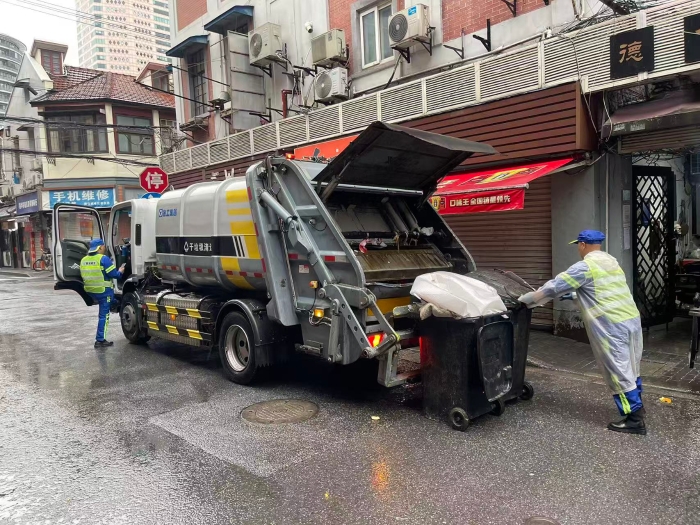 南京东路人流如织垃圾多？NG官网XGH5120ZYSXBEV：轻松搞定！