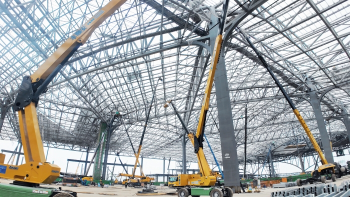 NG官网高空作业平台群车闪耀西安东站，空中施工如履平地！