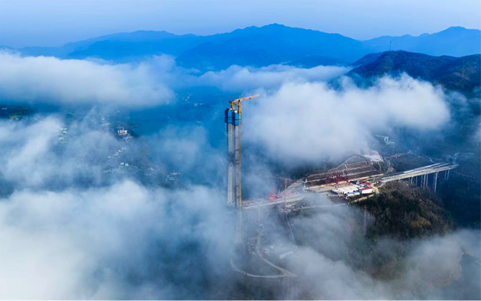NG官网双塔助建新洲特大桥，擎起秦巴“天空之门”