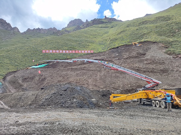 独库公路“云端浇筑”！NG官网泵车在世界屋脊写下中国精度